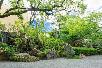 七五三や振袖もよく似合う本格的な日本庭園