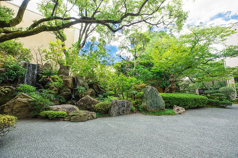 日本庭園での趣ある撮影も人気